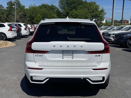 2026 Volvo XC60 B5 Plus