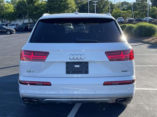 White 2018 Audi Q7 2.0T Premium Plus
