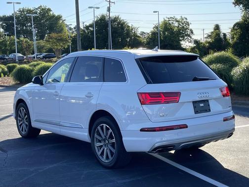 White 2018 Audi Q7 2.0T Premium Plus