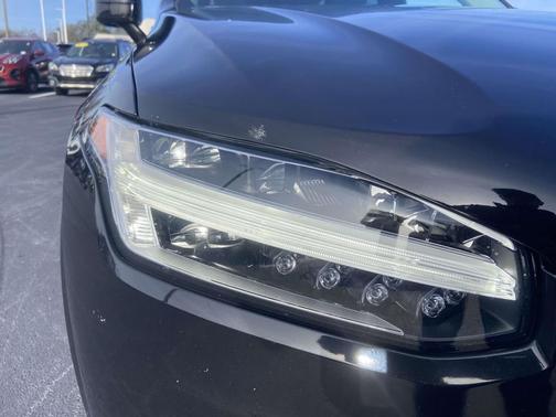 2018 Volvo XC90 T5 Momentum