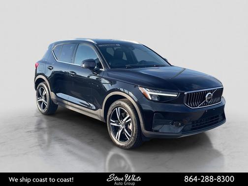 2025 Volvo XC40 B5 Core Bright Theme