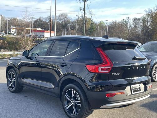 2025 Volvo XC40 B5 Core Bright Theme