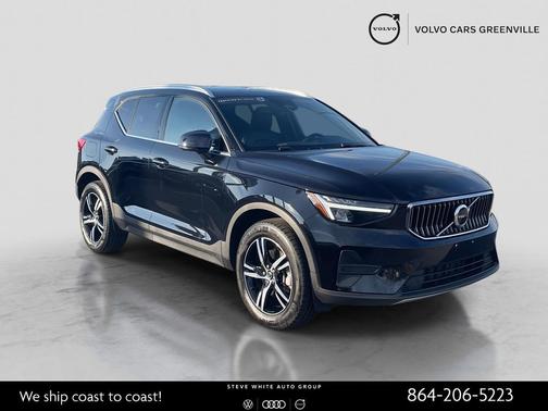 2025 Volvo XC40 B5 Core Bright Theme