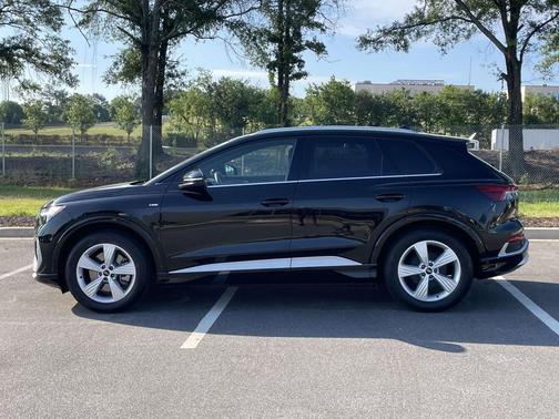 Mythos Black Metallic 2024 Audi Q4 e-tron Premium Plus 55 quattro