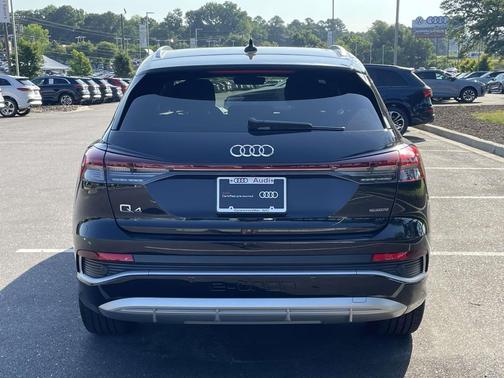 Mythos Black Metallic 2024 Audi Q4 e-tron Premium Plus 55 quattro