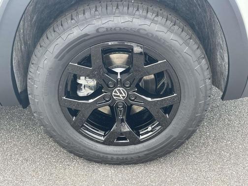Opal White 2026 Volkswagen Atlas Peak Edition