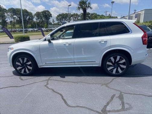 2025 Volvo XC90 Plug-In Hybrid T8 Plus 7-Seater