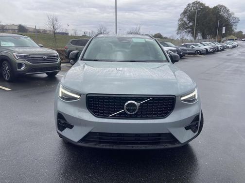 2026 Volvo XC40 B5 Plus