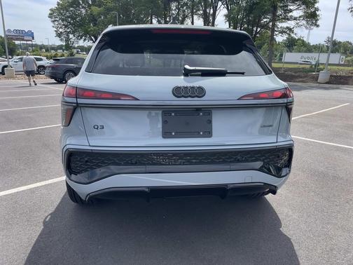 Arrow Gray Pearl Effect 2026 Audi Q3 TFSI quattro S tronic