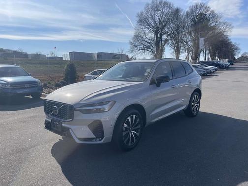 2025 Volvo XC60 B5 Plus