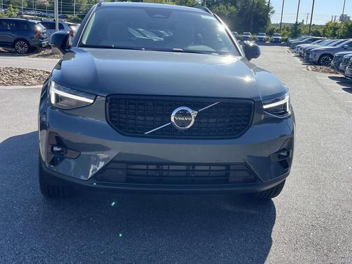 Forest Lake 2026 Volvo XC40 Plus, B5 AWD Gas (mild hybrid), Dark