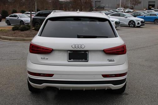 Cortina White 2018 Audi Q3 2.0T Premium
