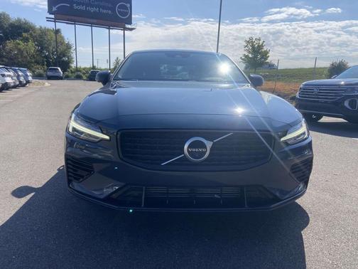 2021 Volvo S60 Recharge Plug-In Hybrid T8 R-Design