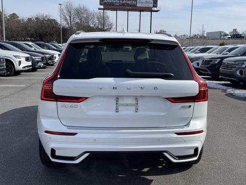 2026 Volvo XC60 B5 Ultra