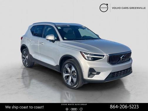 2023 Volvo XC40 B5 Plus Bright Theme