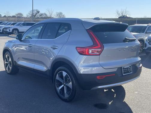 2023 Volvo XC40 B5 Plus Bright Theme