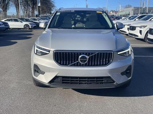 2023 Volvo XC40 B5 Plus Bright Theme