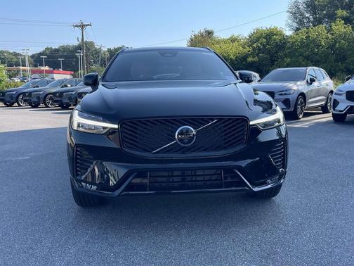 Onyx Black Metallic 2026 Volvo XC60 B5 Plus