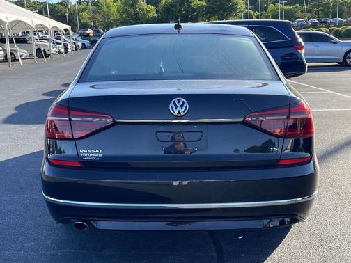 Deep Black Pearl 2017 Volkswagen Passat 1.8T R-Line w/Comfort