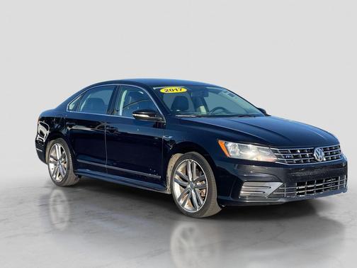 Deep Black Pearl 2017 Volkswagen Passat 1.8T R-Line w/Comfort