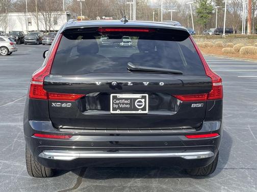 2023 Volvo XC60 B5 Ultimate Bright Theme