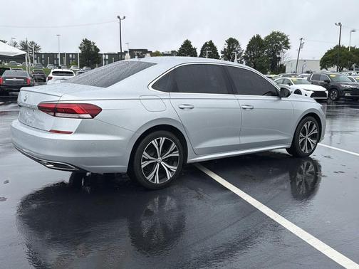 Platinum Gray Metallic 2020 Volkswagen Passat 2.0T SE