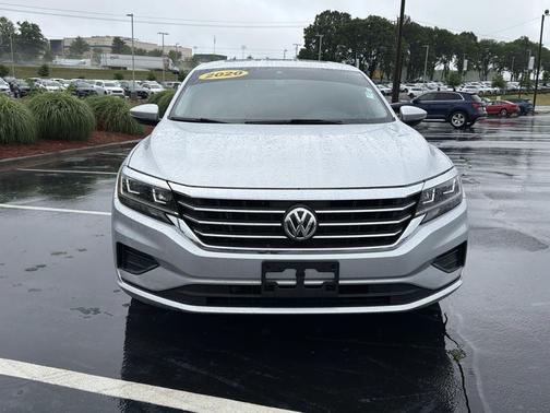 Platinum Gray Metallic 2020 Volkswagen Passat 2.0T SE