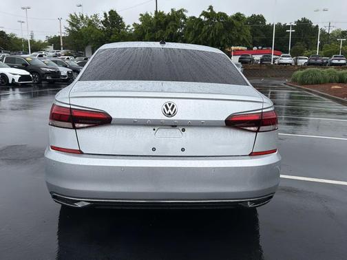 Platinum Gray Metallic 2020 Volkswagen Passat 2.0T SE