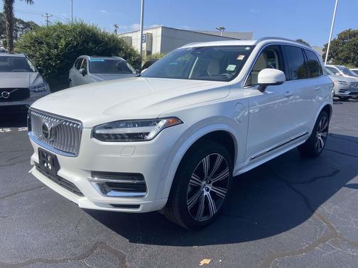 2023 Volvo XC90 Recharge Plug-In Hybrid T8 Plus 6-Seater