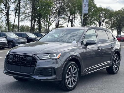 Samurai Gray Metallic 2023 Audi Q7 45 Premium Plus