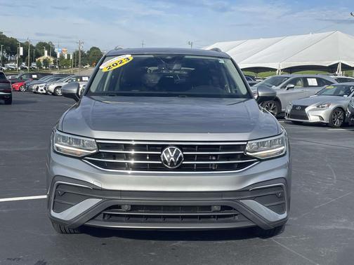 Pyrite Silver Metallic 2023 Volkswagen Tiguan 2.0T SE