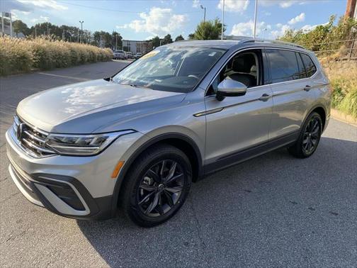 Pyrite Silver Metallic 2023 Volkswagen Tiguan 2.0T SE