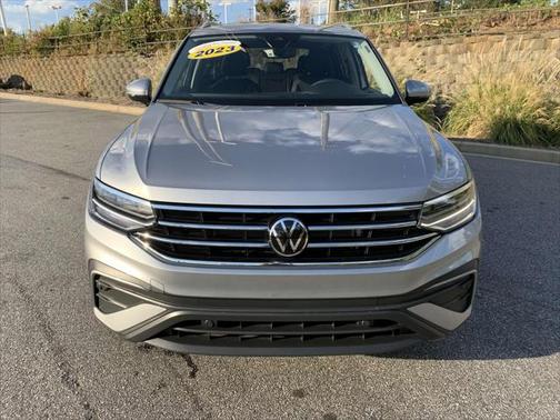 Pyrite Silver Metallic 2023 Volkswagen Tiguan 2.0T SE
