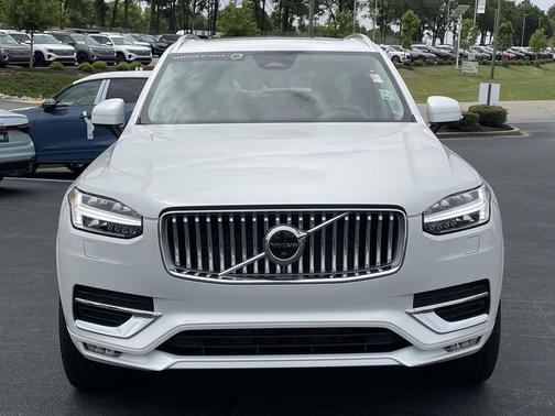 Crystal White Metallic 2023 Volvo XC90 B6 Ultimate 7-Seater