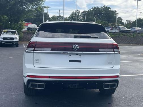 Opal White Pearl 2024 Volkswagen Atlas Cross Sport 2.0T SEL