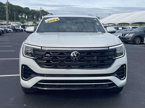 Opal White Pearl 2024 Volkswagen Atlas Cross Sport 2.0T SEL