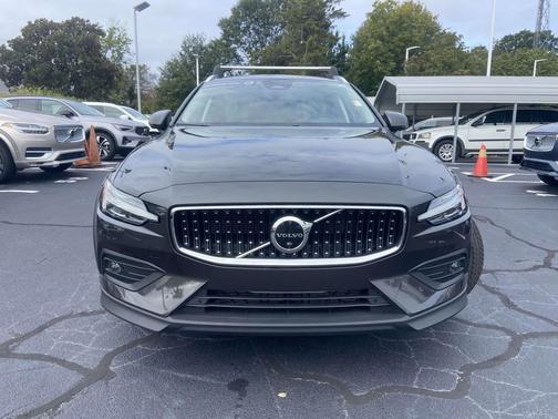 2023 Volvo V60 Cross Country B5 Plus