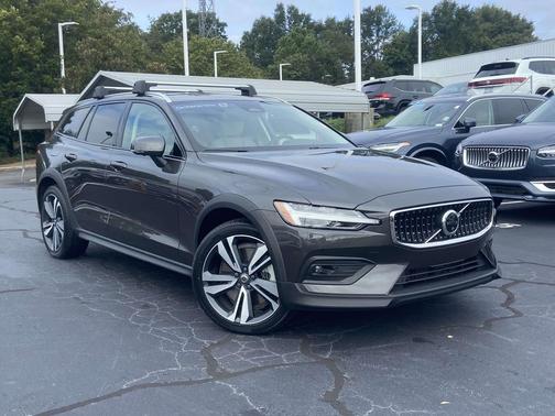 2023 Volvo V60 Cross Country B5 Plus
