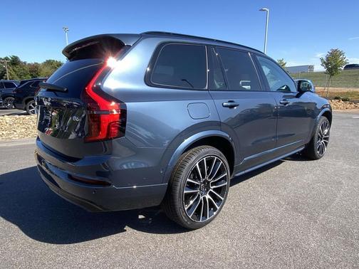 2026 Volvo XC90 B6 Ultra Dark Theme 7-Seater
