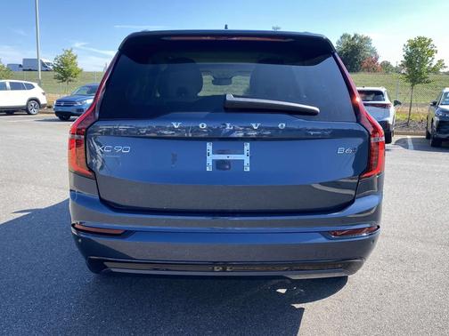 2026 Volvo XC90 B6 Ultra Dark Theme 7-Seater