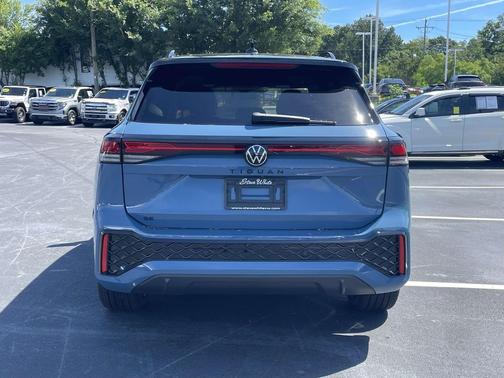 Blue 2026 Volkswagen Tiguan 2.0T SE R-Line Black