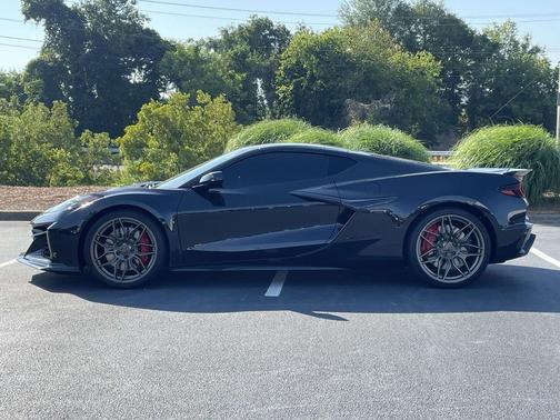 Carbon Flash Metallic 2024 Chevrolet Corvette Z06