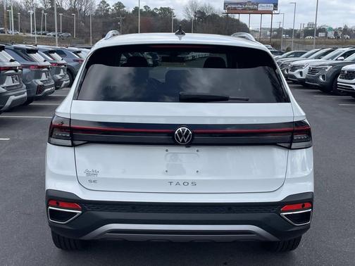 2026 Volkswagen Taos SE