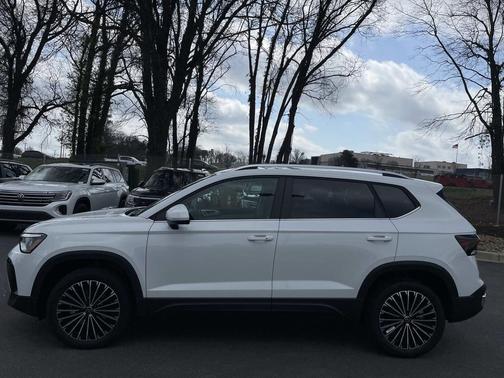 2026 Volkswagen Taos SE