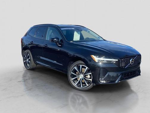 2024 Volvo XC60 B5 Plus Dark Theme