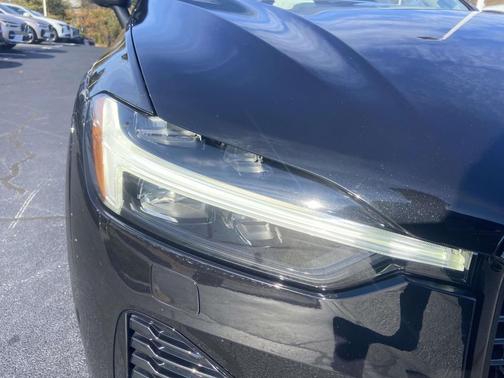 2024 Volvo XC60 B5 Plus Dark Theme