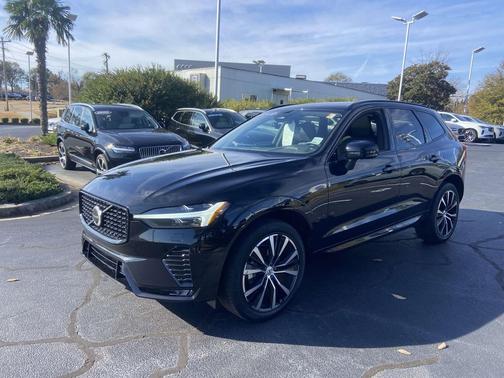 2024 Volvo XC60 B5 Plus Dark Theme