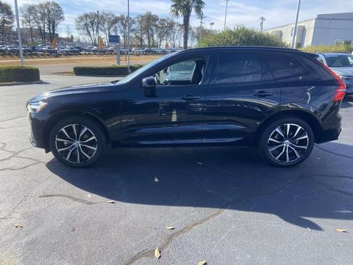 2024 Volvo XC60 B5 Plus Dark Theme