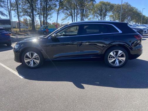 2024 Audi Q8 e-tron Premium Plus