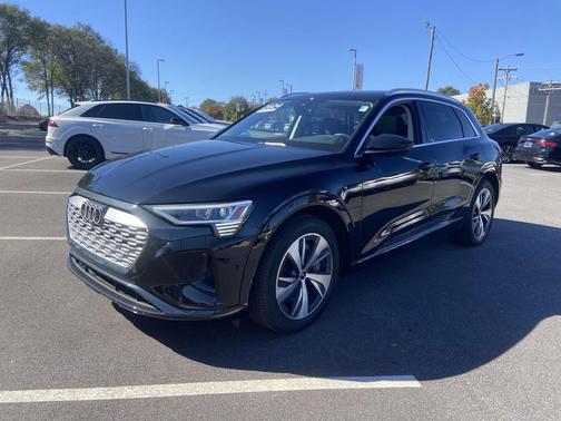 2024 Audi Q8 e-tron Premium Plus